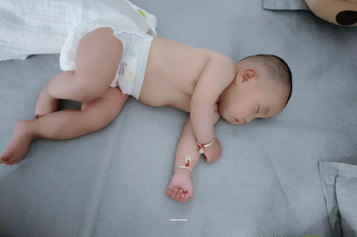 沛县三个月宝宝抬头不稳